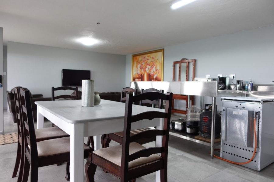 6 Bedroom Property for Sale in Outeniqua Strand Western Cape